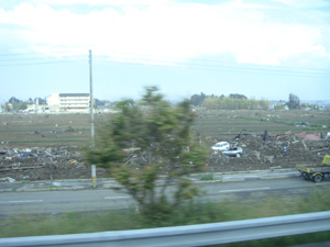 東北道からの被災地の画像